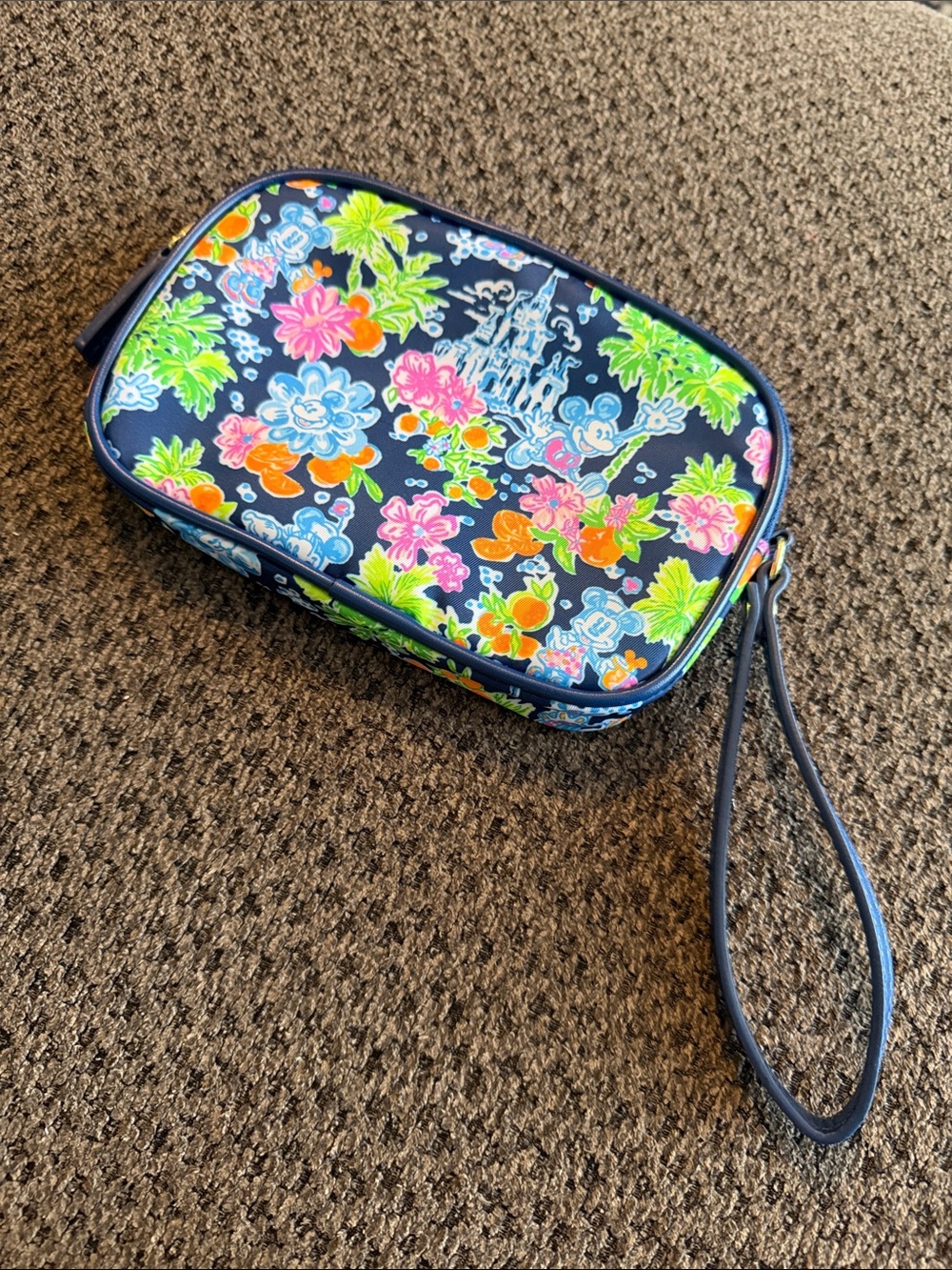 Disney Parks x Lilly Pulitzer Gillie Wristlet new no tags